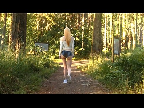 ❤️ Smuk kvinde bevæger sig langsomt, ikke nøgen video ️❌ Porn video at da.friendmap.top ️